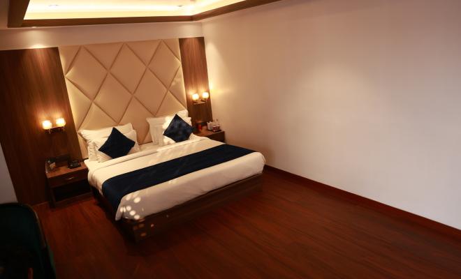 Deluxe Room Image-8